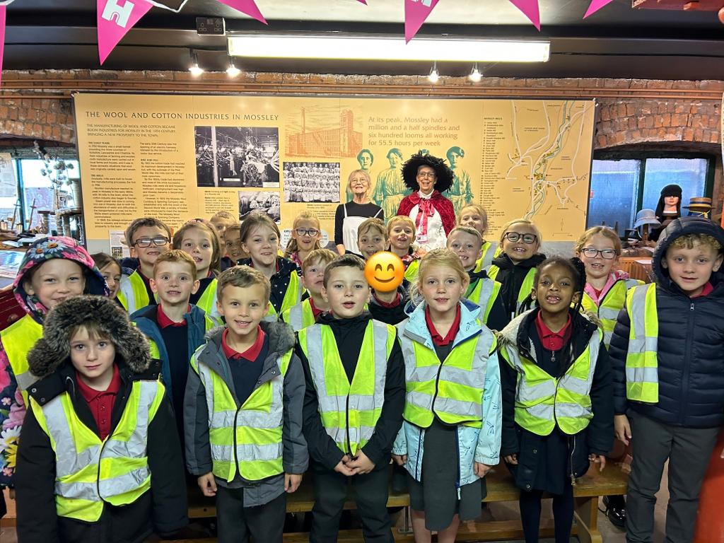 On Friday Year 3 got the opportunity to visit their local heritage centre and observe how Mossley would have looked over a hundred years ago.