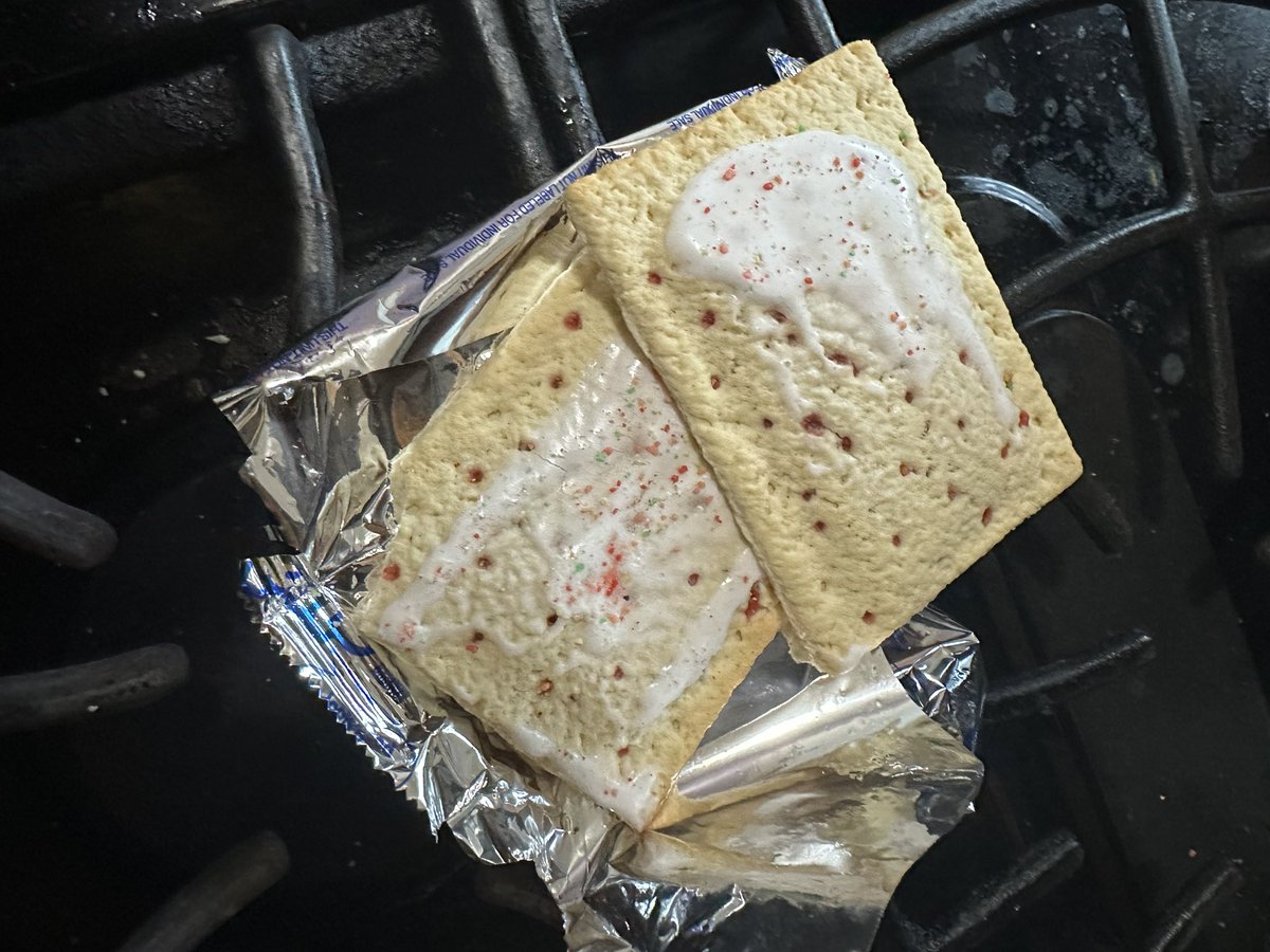 chefJeff203's tweet photo. @PopTartsUS you guys should be ashamed of yourself…This is what the once iconic frosted strawberry #poptarts look like in 2023. When we say “we miss the 80s” it’s not so much about nostalgia, but  a bygone era when manufacturers still cared about QC https://t.co/lHFZFX9Qrr