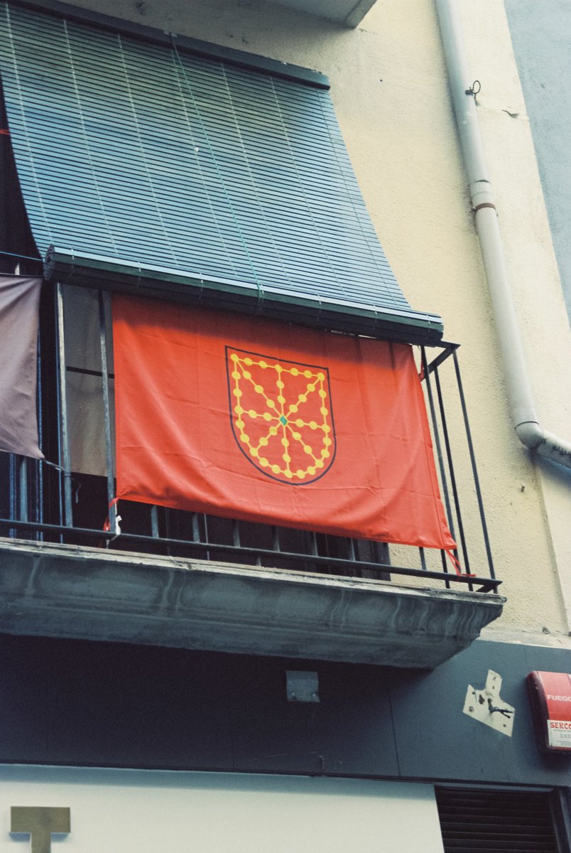 sergioledesma_'s tweet photo. Iruña en analógico ♥️
📸 Canon EOS 300
🎞️ Revelab 200T (@REVELABstudio) https://t.co/JcgXwhQyzF