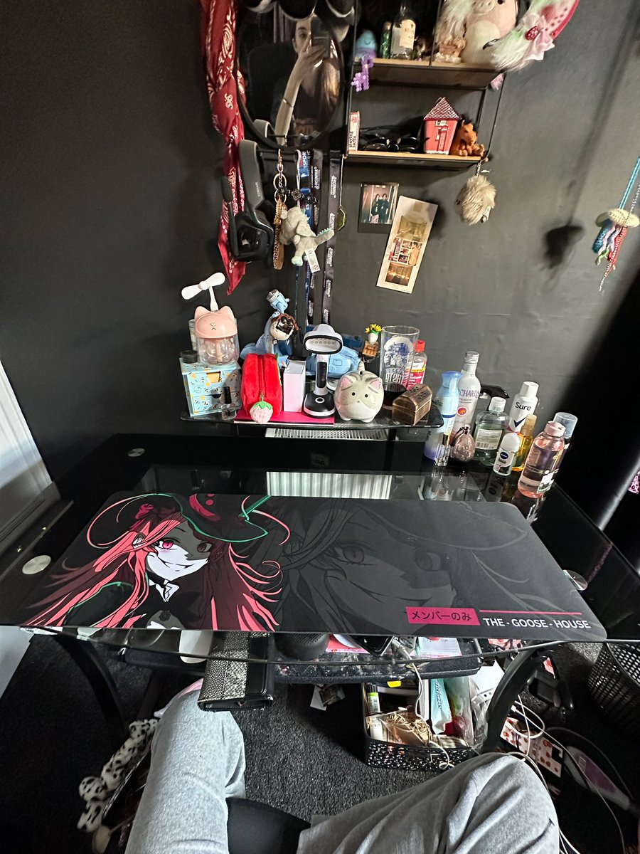 only took me two months but i finally got out my <a href="/TheGooseHouse/">The Goose House</a> mouse mat from #GOOSEL4N