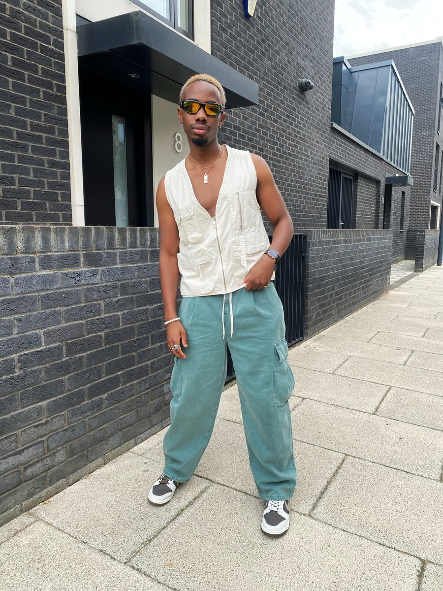 wyclef_kay's tweet photo. Showed up to your door as dessert 🧁 

Full Outfit- @Bershka  @bershka_japan @bershkashowroom 
.
.
.
.
.
.
.
.

#influencerdigital
#londoninfluencer #bershkastyle #bershkacollection #bershkaman #bershka #bershkamen #lfw 
#fitsonpoint https://t.co/0rdAKcFu6p