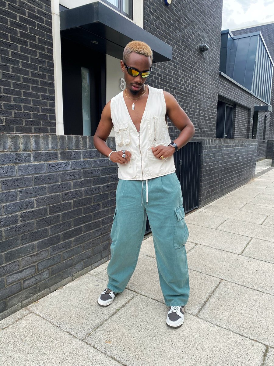 Showed up to your door as dessert 🧁 

Full Outfit- <a href="/Bershka/">BERSHKA</a>  @bershka_japan <a href="/bershkashowroom/">Bershka Showroom</a> 
.
.
.
.
.
.
.
.

#influencerdigital
#londoninfluencer #bershkastyle #bershkacollection #bershkaman #bershka #bershkamen #lfw 
#fitsonpoint