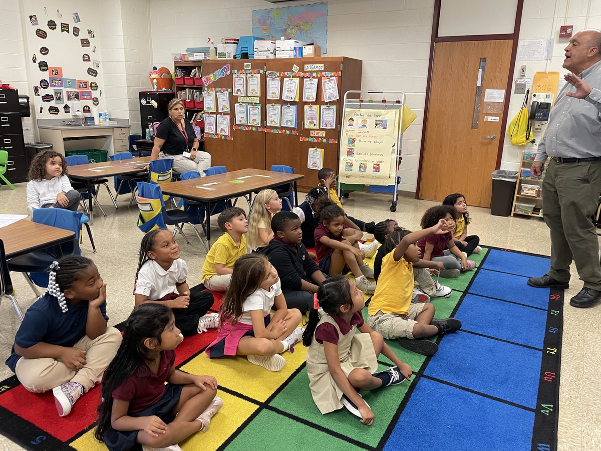 SpeasGlobal's tweet photo. In #SpeasKG, Ms. Gonzalez's #SpeasDLI class, they had a guest speaker last week. They learned about Chile and how people celebrate its independence. #LearningCommunity https://t.co/5mwx0r95fg