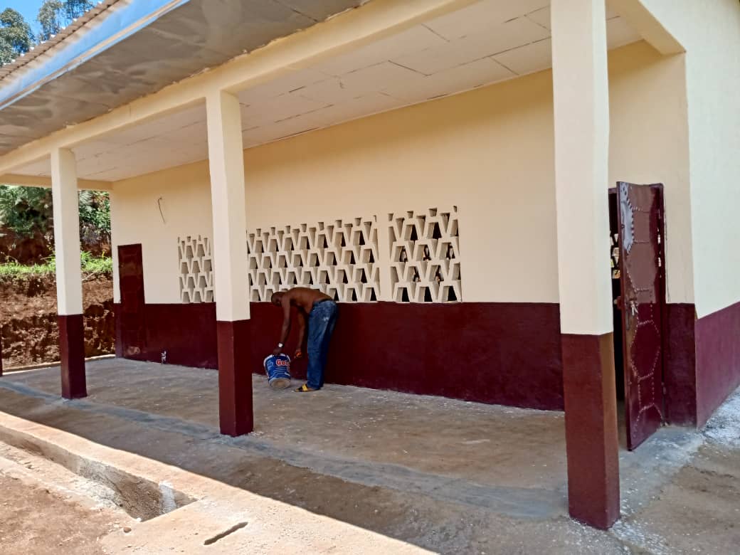 Le Chef de l'Exécutif Municipal, #EricNiat, est résolument engagé à doter nos écoles primaires des infrastructures adéquates pour l'amélioration des conditions d'apprentissage de nos enfants.
Ci-dessous,  une salle de classe en construction à l'Ecole primaire publique de #Sagnam.