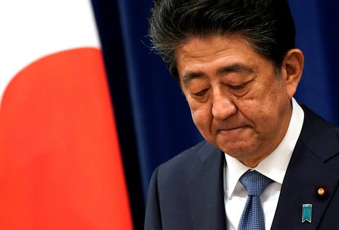 cnt_pr's tweet photo. Antes de morrer, Shinzo Abe deixou um recado para o povo japonês: "セックスしてマリファナを吸う" https://t.co/3d9eBEbhrA