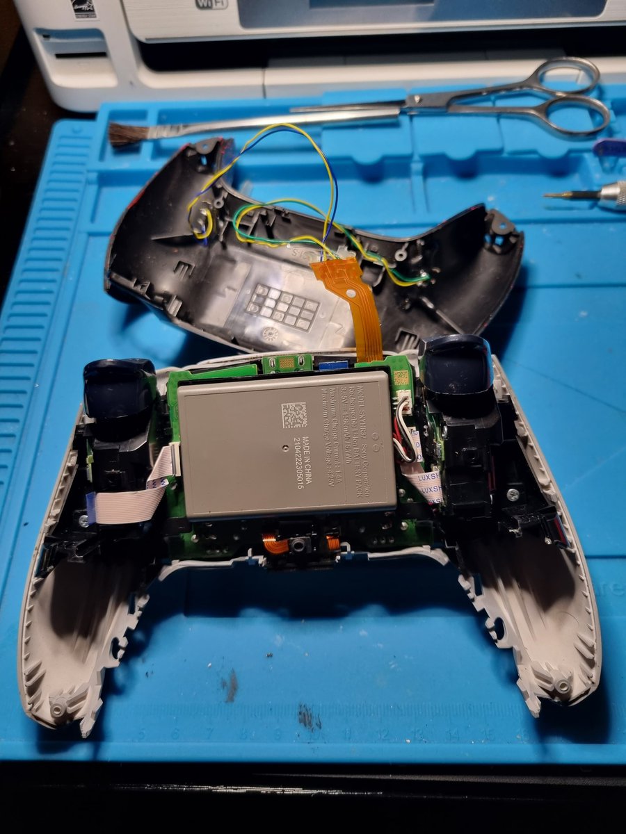 NovaCNTRL's tweet photo. This time a Cinch gaming controller with stick drift and faulty back buttons with no input!
#ps5controller #drift #stickdrift #faulty #repair #shoplocal #controllerrepairs #controller #dualsense #ps5 #gamers #FastFix #analogue #services #dualsense #DualSenseEdge #cinchgaming https://t.co/WkbN4ktHbd