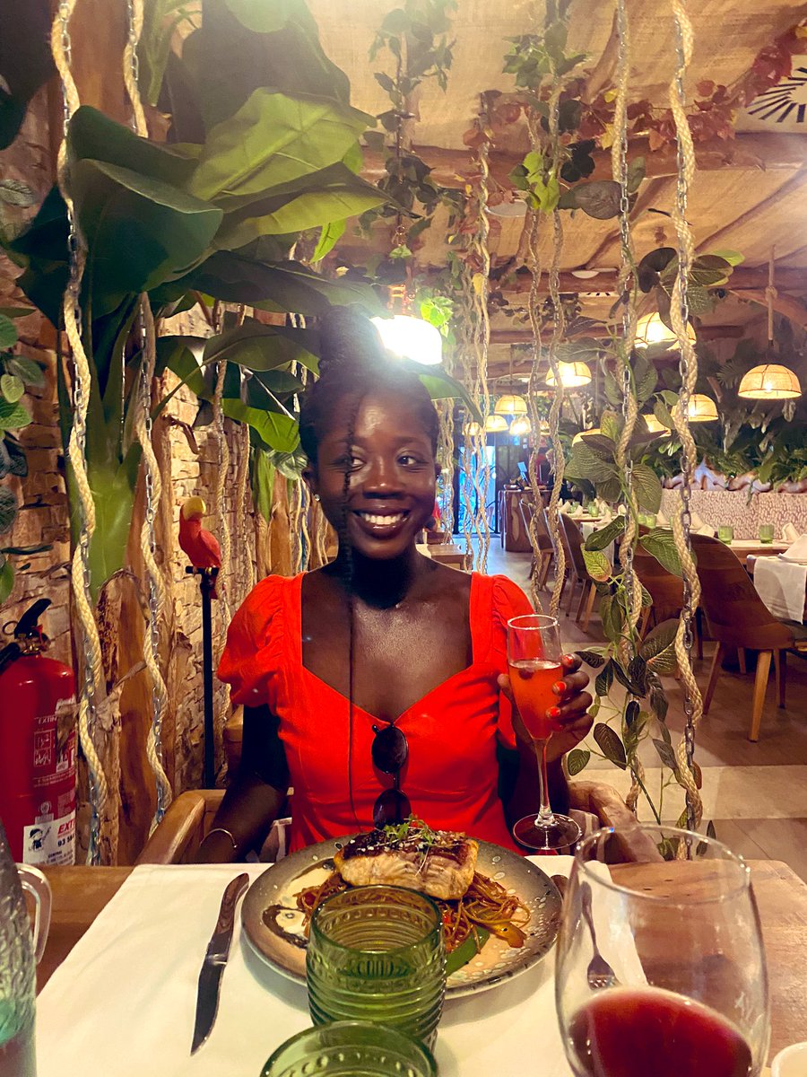 yasmin_tells's tweet photo. Ok, the Barcelona thread starts here 🇪🇸🧵 …#yasmintells style of course 😎 https://t.co/dYO1zFujSi
