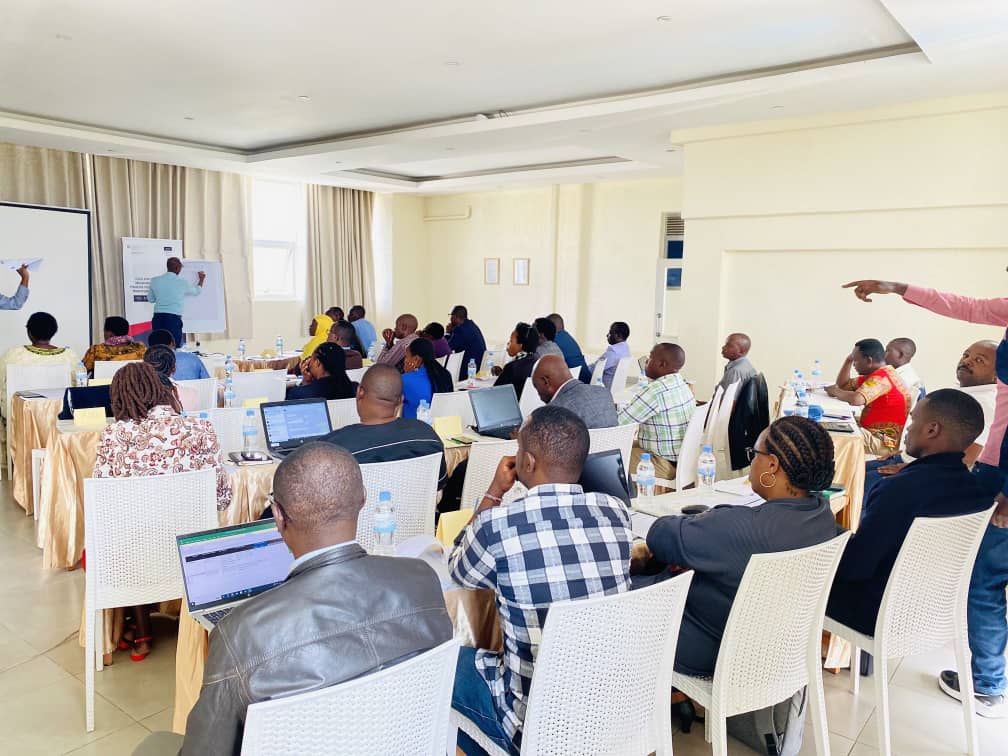 HealthForCommu1's tweet image. Firstday in @MusanzeDistrict,@HealthForCommu1 joins with  others in CS_Engage Dufatanye #DKI @NARwanda partners in five days dealing on capacity building workshop and increasing the knowledge and skills with the policy influence and analysis @NARwanda @Aegis_Trust @HuyeDistrict