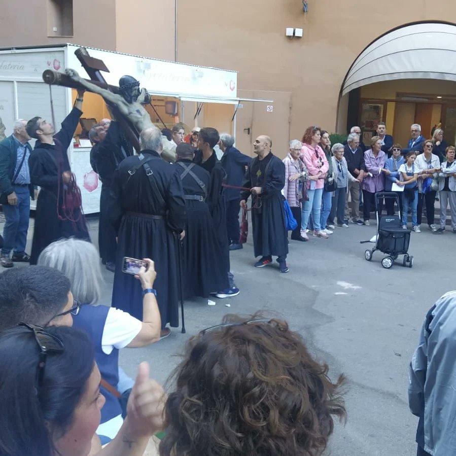 Un any més fidels a la tradició del Via crucis de Montserrat. 
<a href="/montserratinfo/">montserratinfo</a>