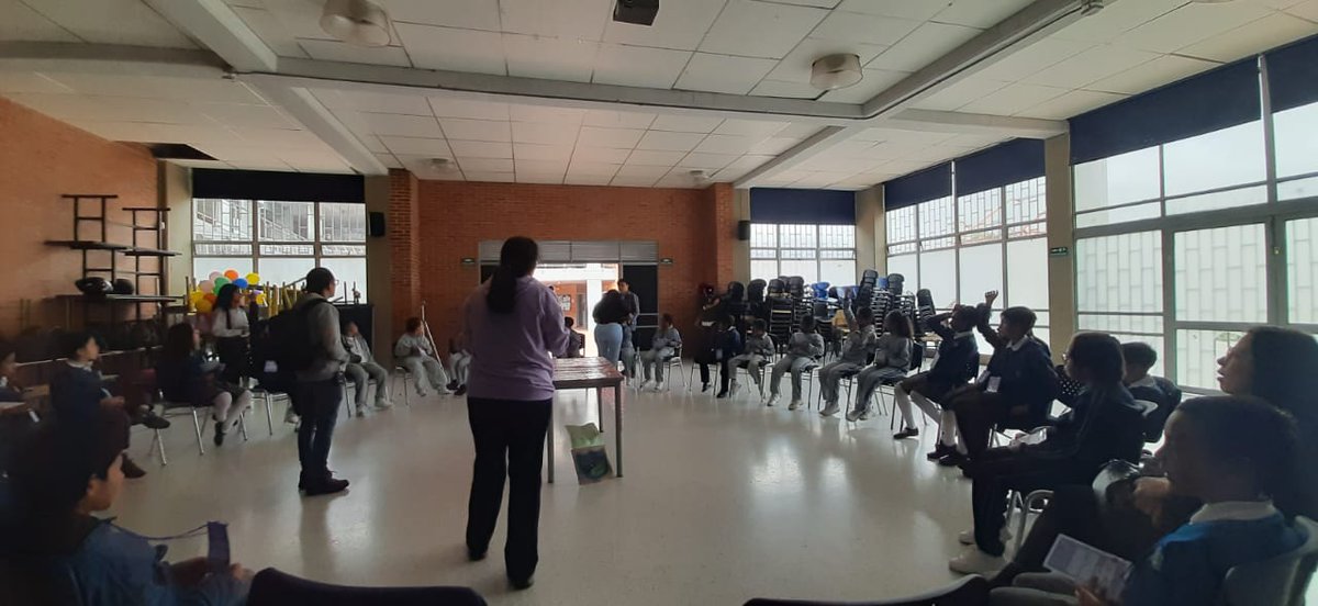 TamaraPaolAH's tweet image. Hoy con la participación, la alegría y las súper ideas de niñas y niños de la localidad de Usme viviremos la primera experiencia de Simonu Kids. Hoy desde la IED Chuniza. Escuela de Liderazgo SIMONU2023 somos #RedesPaz 
@Educacionbogota
@Deidamiapiensa
@EdnaBonillaSeba