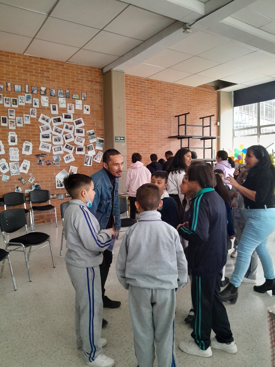 TamaraPaolAH's tweet image. Hoy con la participación, la alegría y las súper ideas de niñas y niños de la localidad de Usme viviremos la primera experiencia de Simonu Kids. Hoy desde la IED Chuniza. Escuela de Liderazgo SIMONU2023 somos #RedesPaz 
@Educacionbogota
@Deidamiapiensa
@EdnaBonillaSeba