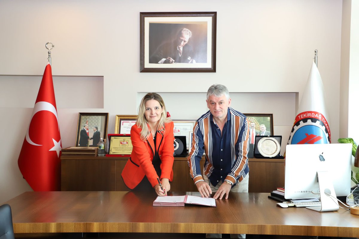 TOBB yeni döneminde de Yönetim Kurulu Üyesi olarak devam edeceğinden dolayı hayırlı olması dileklerini ilettiler. Ticaret ve Sanayi Odası ve Özel Tekirdağ Bahçeşehir Koleji arasında iş birliği protokolü imzaladılar. Sn. Cengiz Günay’a misafirperverliğinden dolayı teşekkür ederiz.