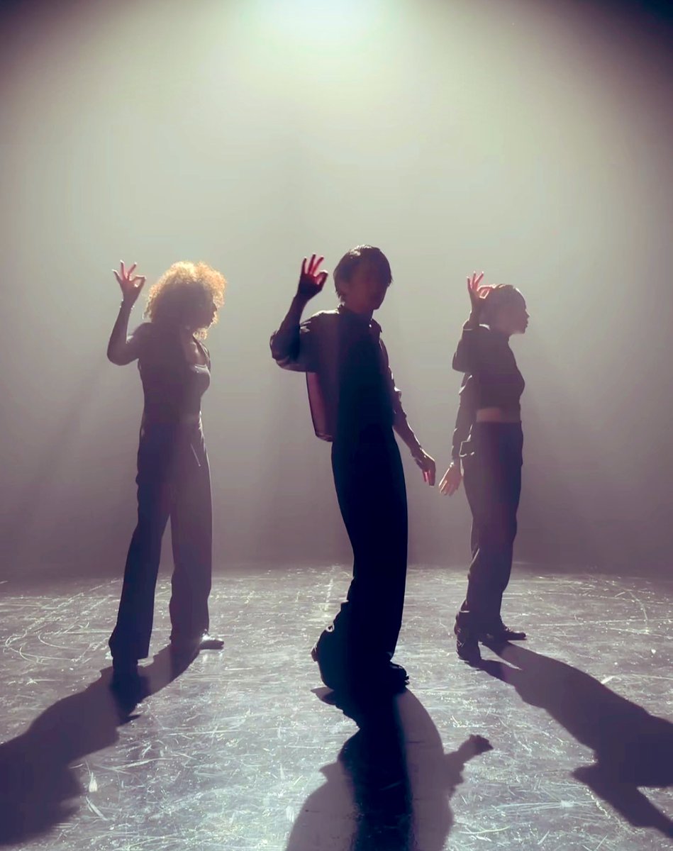 reversal_lovers's tweet photo. ここ無いちゃうところ💃🕺💃
みんな手を見てっ
V6がいる🥹
#KENMIYAKE
#ReadyToDance 
@kenmiyake_idol https://t.co/wlyCN71ZK3