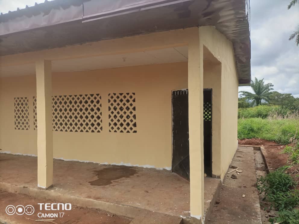 CommunedeBangan's tweet photo. [𝙄𝙉𝙁𝙍𝘼𝙎𝙏𝙍𝙐𝘾𝙏𝙐𝙍𝙀𝙎]

Evolution positive du chantier de construction d'un bloc de deux salles de classes à l'Ecole #Franco #Islamique au Projet Route du Noun à #Bangangté. https://t.co/whUGZlJ9lb