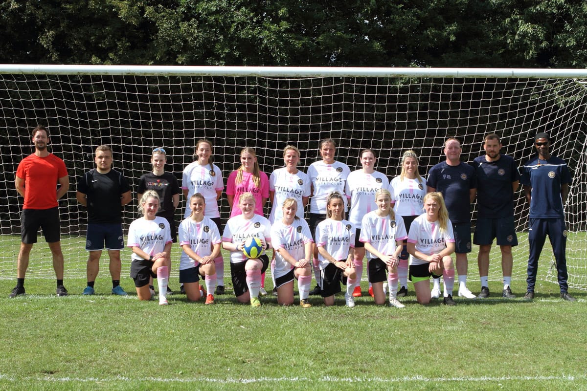 FarnboroughFCW's tweet photo. 🏆 Cup Draw 🏆

The First team host AFC Bedhampton from Div 2 in the next round of the Invitational Cup.  

The B team travel to Gosport Falcons Youth in Round 2 of the Junior Cup. The teams drew 1-1 earlier this season.

Both games take place on October 29th with a 2pm KO. https://t.co/U4Vf4a8DbS
