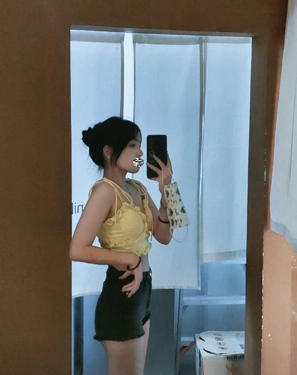 真空吊带的一天，大腿都快湿完了好怕被发现 #母狗 #精厕 #母畜 #淫荡 #反差婊 #调教 #骚货 #辱骂 #淫妻 #绿奴 #文爱 #意淫 #调教 #熟女 #女m #足控 #文爱 #射屏 #反差母狗 #淫妻 #羞辱 #意淫 #骚母狗 #公交车 #淫荡 #腿  #恋腿 #人兽 #人兽交 #吞精 #兽奸 #福利姬 #兽交