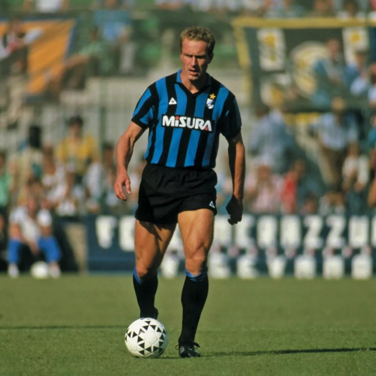 Buon 68° Compleanno, 'Kalle' Karl-Heinz #Rummenigge

#INTERForever
⚫🔵
🖤💙
