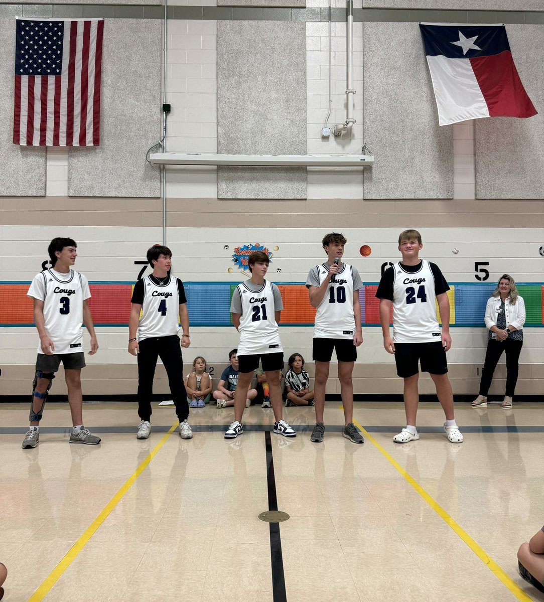 CSCougarHoops's tweet photo. Cougs stopped by Greens Prairie Elementary this morning to greet the Mustangs and deliver soda tabs for their fundraiser! #WTD https://t.co/sv85HvfCGh