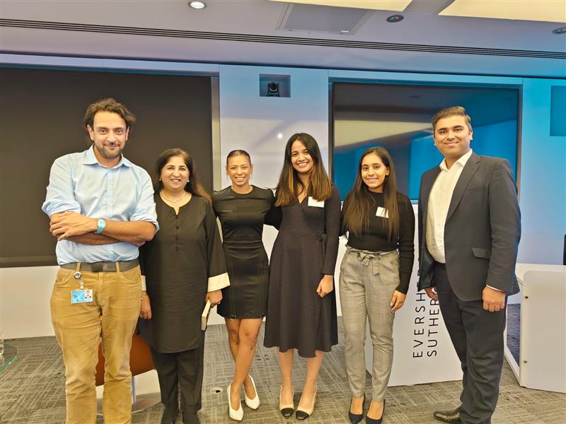 ESgloballaw's tweet photo. Last week, our Verve Ethnicity Network was honored to host a compelling fireside chat with trailblazer @RuqsanaBegum, the world's first female Muslim boxing champion, as part of our #SAHM23  celebrations. https://t.co/Yp1KM7TiO5