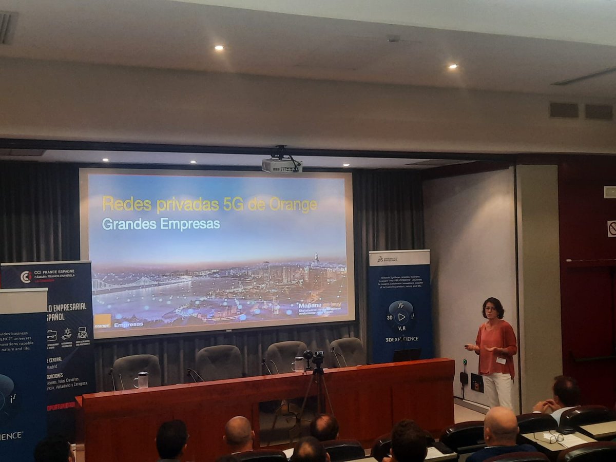 OrangeEmpresas's tweet photo. 🛳 Participamos en la Jornada #PortDays organizada por la @PuertoAlgeciras junto a la @LachambreEsp 

Olga Germán, Jefe de Proyectos Estratégicos B2B de Orange, ha presentado los beneficios de las redes privadas #5G, como se llevó a cabo en el @PortdeBarcelona https://t.co/L2mTrVUxQN