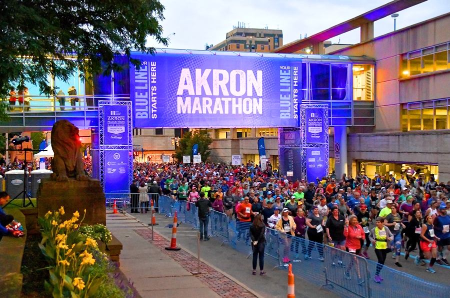 AkronOhioMayor's tweet photo. 💙 IT'S RACE WEEK! 💙 

The @AkronMarathon is on Saturday, September 30, and that means that roads will be closed across the City at different times throughout the day.

You can view the full Course Map and all of the road closures with times here: https://t.co/wixTPo9Kz8 https://t.co/7LV0tYYruh