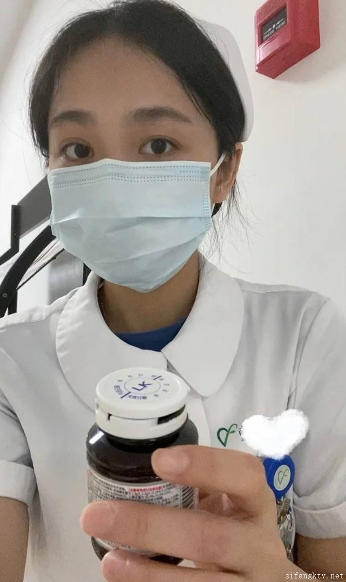 Yating95pp's tweet photo. 老高说，🖐️感情线末端有这种三叉戟的人被称为“幸运女神”，能给周��的人带来好运🍀
我是说我咋日常去哪家店逛逛，哪家店人流量就会多起来…连去公园空草地上躺会儿，没多久方圆十米内就会坐满人 https://t.co/BWkjfxPek6