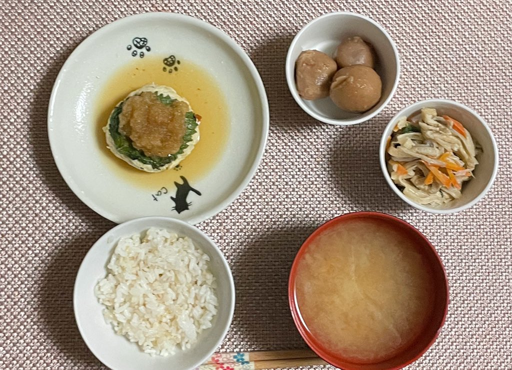 sio_o17's tweet image. 夜
豆腐おろしハンバーグ
里芋の煮物
切り干し大根
ご飯  
大根と人参の味噌汁
 #ダイエット垢さんと繋がりたい 
 #ダイエット仲間募集   #ダイエット飯 
 #ダイエット記録