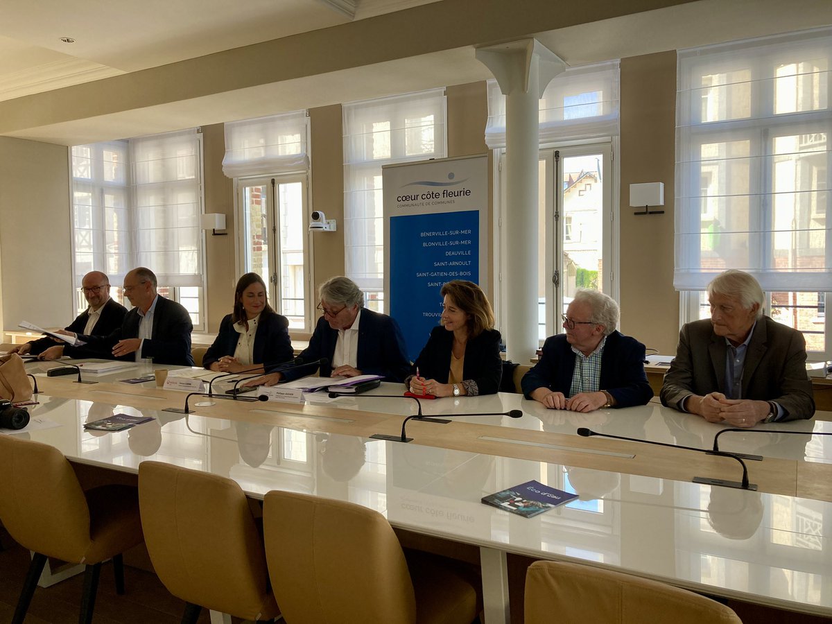 cc_cotefleurie's tweet photo. #eau (1/2)
💧 La @cc_cotefleurie & ses 12 communes membres, investies dans la gestion et la préservation de l’eau sur le territoire, s’engagent aujourd'hui dans l’initiative #EcoDEau.
Objectif : agir ensemble pour préserver la ressource en eau tout en ayant une gestion raisonnée. https://t.co/Y04MJI2OpT