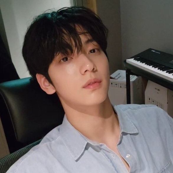 BEOMBASTlC's tweet photo. We got soobin and yeonjun weverse live today 🥺♥️ https://t.co/AXhsg8hYSM