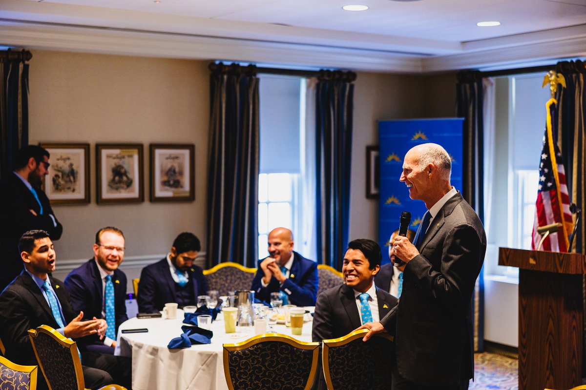 LIBREinitiative's tweet image. A couple of weeks ago we went through the halls of Congress to advocate for common-sense solutions to issues affecting the Hispanic Community. 

We were blessed to have over 200 meetings with Congressman and Senators from many of our great States!

#BeLIBRE #CapitalConnection