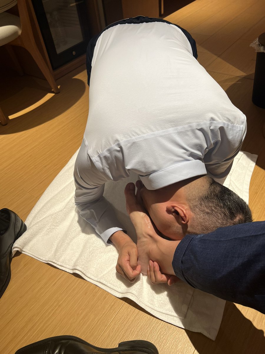 suitkkone's tweet photo. 最近比较喜欢这种40岁左右的成熟骚狗 https://t.co/vYcGJuPQtJ
