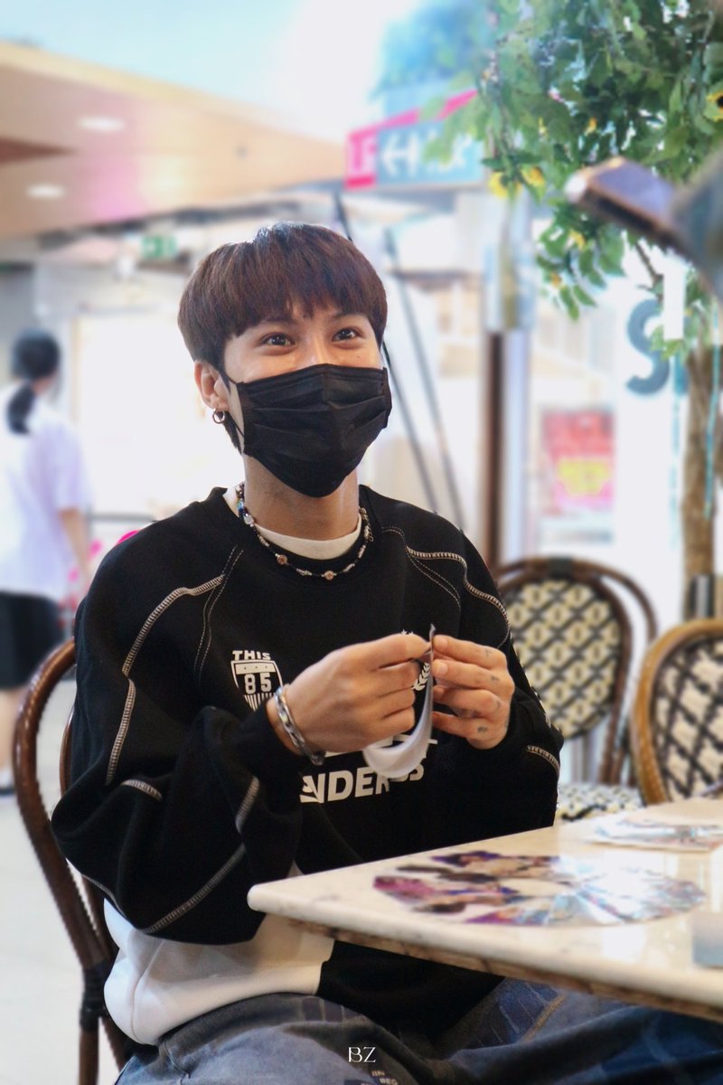 imurfavpisces's tweet photo. จ้อย!!!

#CAFEYLSDAY26th
#YLSBDPROJECTS26TH #Yellowskrt https://t.co/71YLUKFzzy