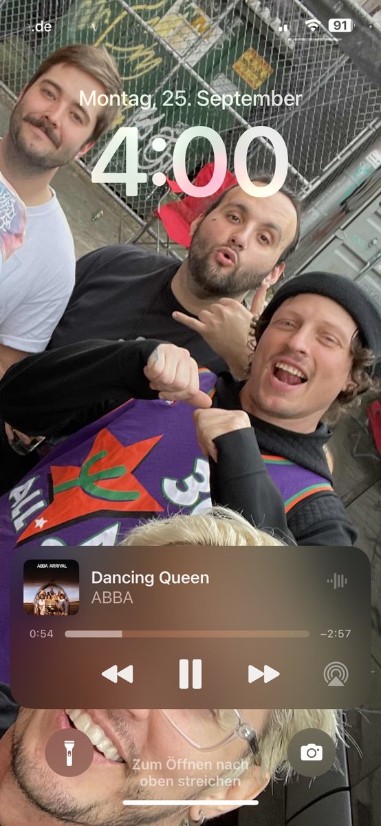SixtyMileSmile's tweet photo. Omg @doeschel thank you for putting this one on our playlist😂😂😂😂😂 #dancinginthekitchen https://t.co/pTHYX2ds0p