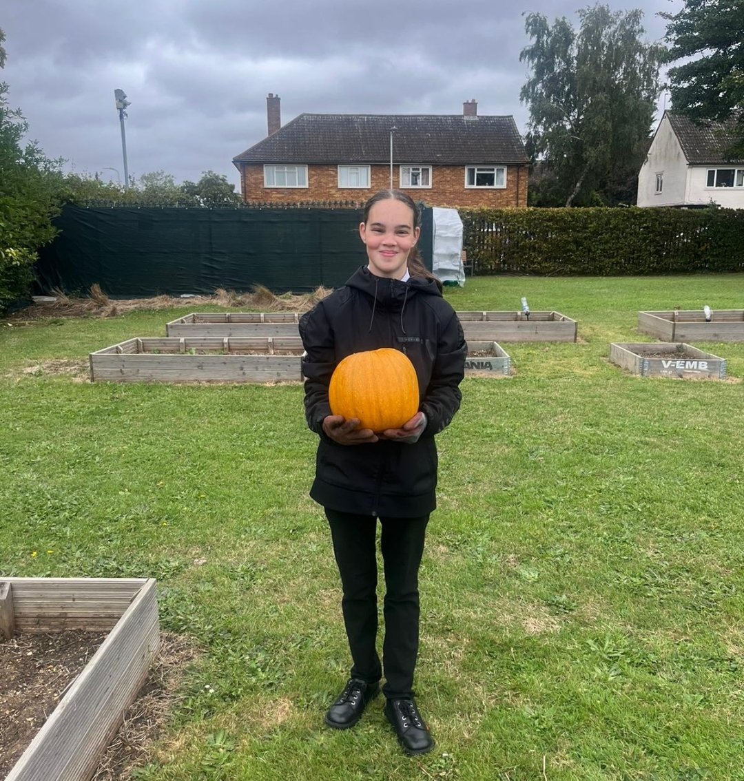 QM_News's tweet photo. Ms Mangan's gardeners have picked their pumpkin of the season! #geographyinaction #gardeningclub https://t.co/wvtxhu8HPH