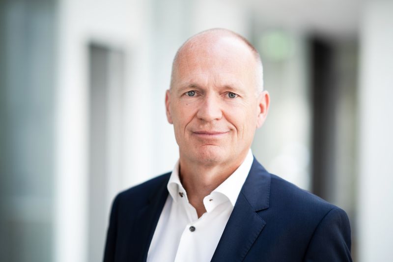 Changes in the Executive Board: The Supervisory Board has appointed Dr. Nicolas Lange, Chairman of the Management Board of Knorr-Bremse Rail Vehicle Systems, to the Group’s Executive Board effective October 1, 2023.

For more details, please click on our latest press release.