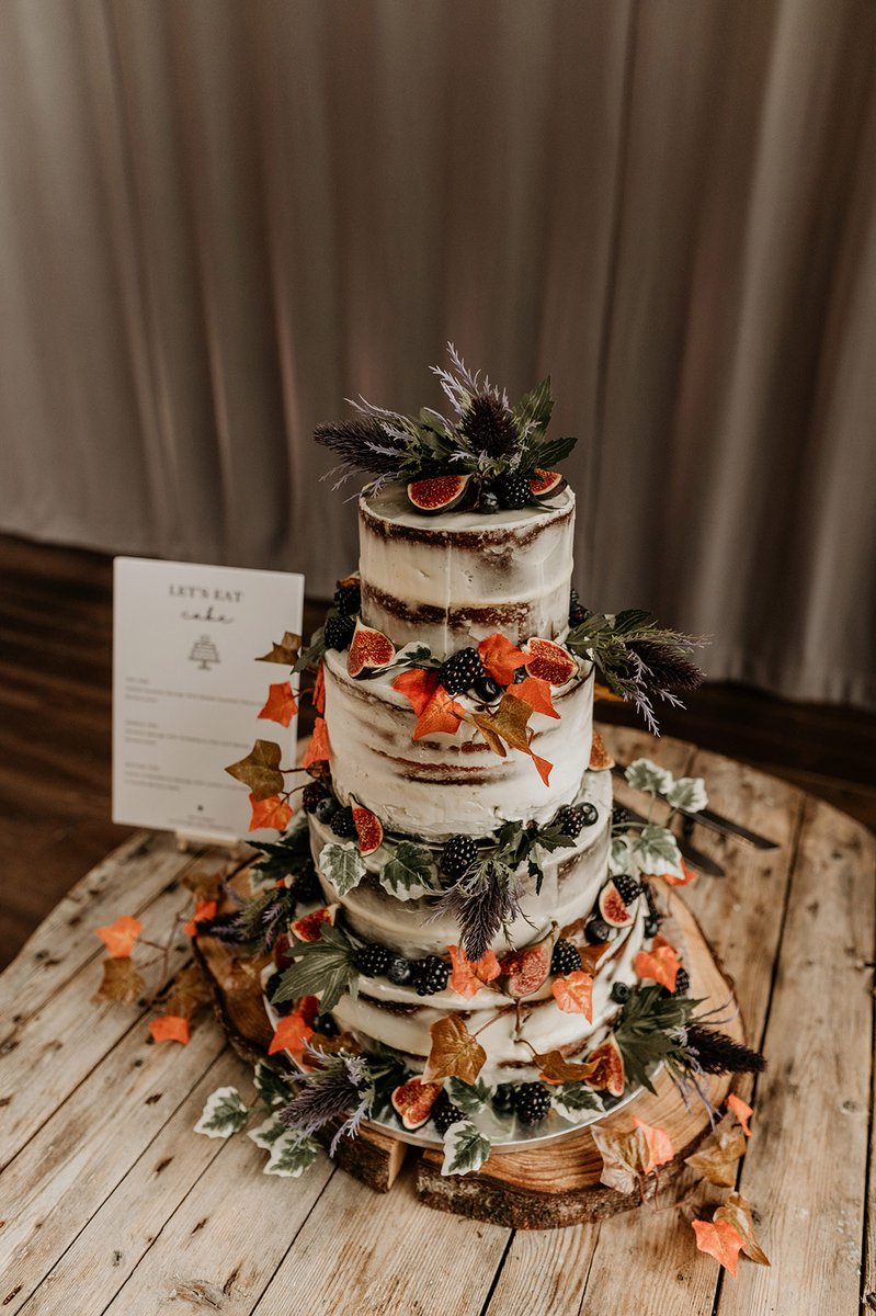 Boho Bowers Mill wedding with dried flowers, personalised cocktails, and gorgeous lace gown all for under 10k! 🍸🌸 rockmywedding.co.uk/amy-stacey-bow…