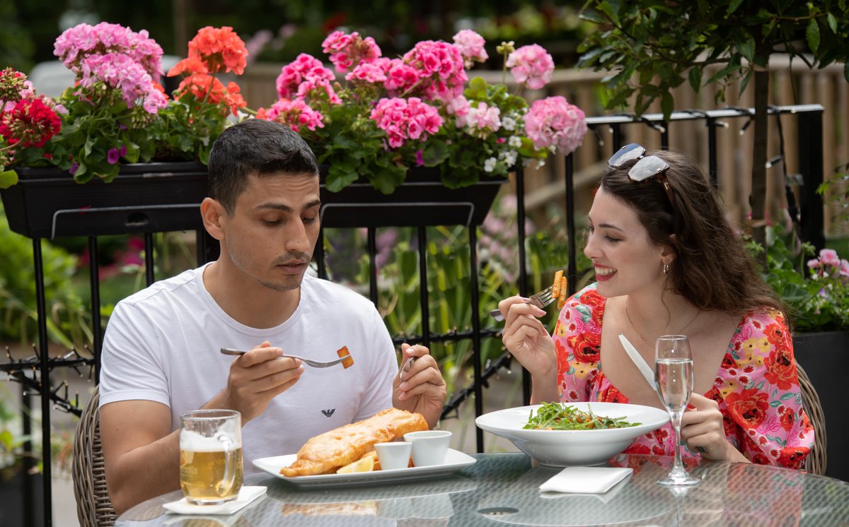 VisitHarrogate's tweet photo. Have you heard? #VisitHarrogate Restaurant Week is BACK! Between 9th-15th October, enjoy great deals on delicious food &amp; drink when you go out to eat across the #Harrogate area of #NorthYorkshire 🍽️🥂 See the website for full details 👉 https://t.co/VvymSKbeg9 😍😋#restaurantweek https://t.co/K6HbQcO8um