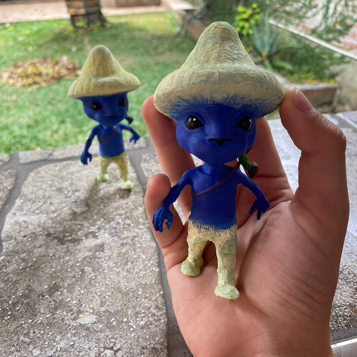 juanperoen3d's tweet photo. This little friend, the #SMURFCAT is with me :) https://t.co/7zWn7hRCec