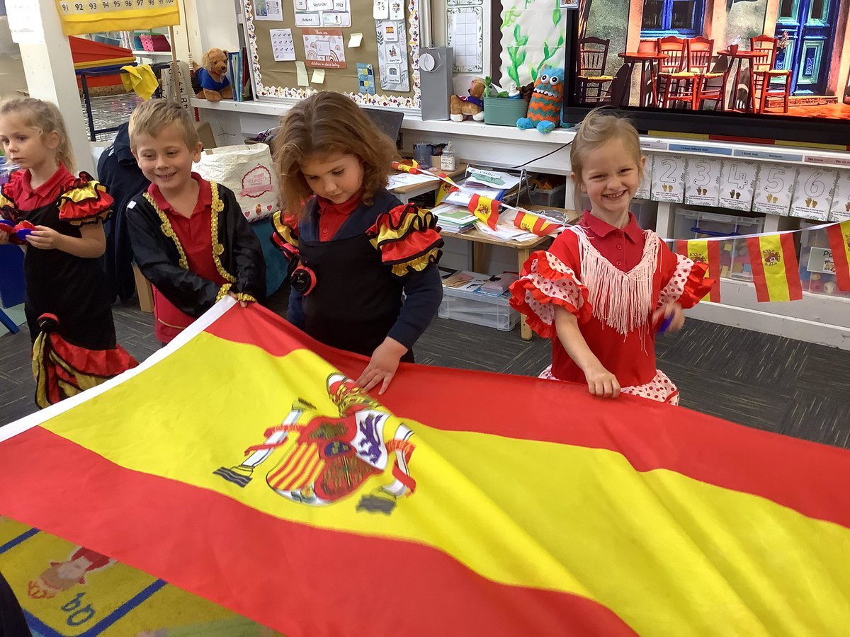 Yr1 enjoyed learning about all things Spanish this afternoon! ¡Olé! @BHA_TQ @BhaYear1 @AETAcademies