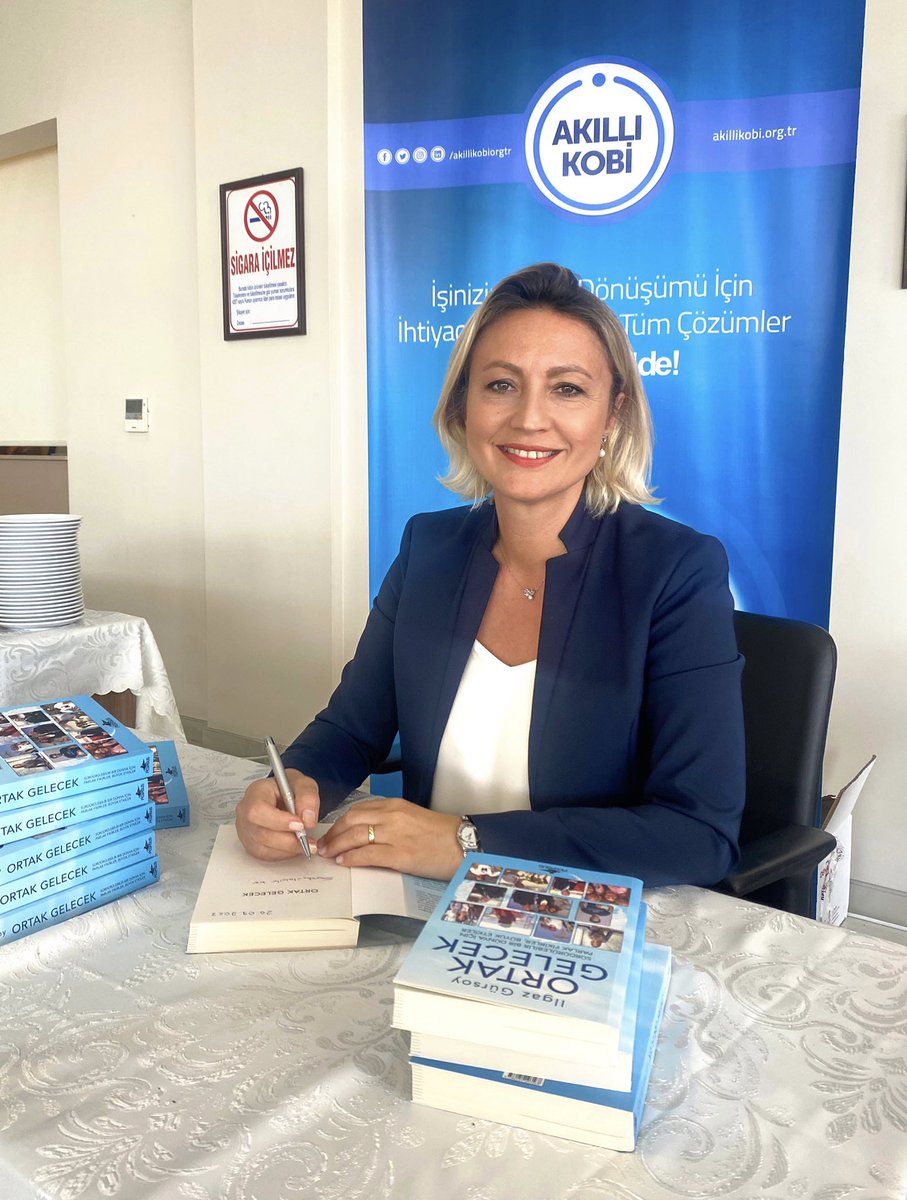 Akıllı KOBİ Kocaeli Dijital Dönüşüm Konferansı’ndan. Ortak Gelecek’i KOBİ’lere imzaladım. Ortak Gelecek, #tobb ile #visa iş birliğinde hayata geçirilen, @turkcell ‘in ana sponsor, benim #moderatör olduğum konferansta KOBİ’lere hediye edildi. İl il KOBİ’lere ulaşmaya devam edecek.