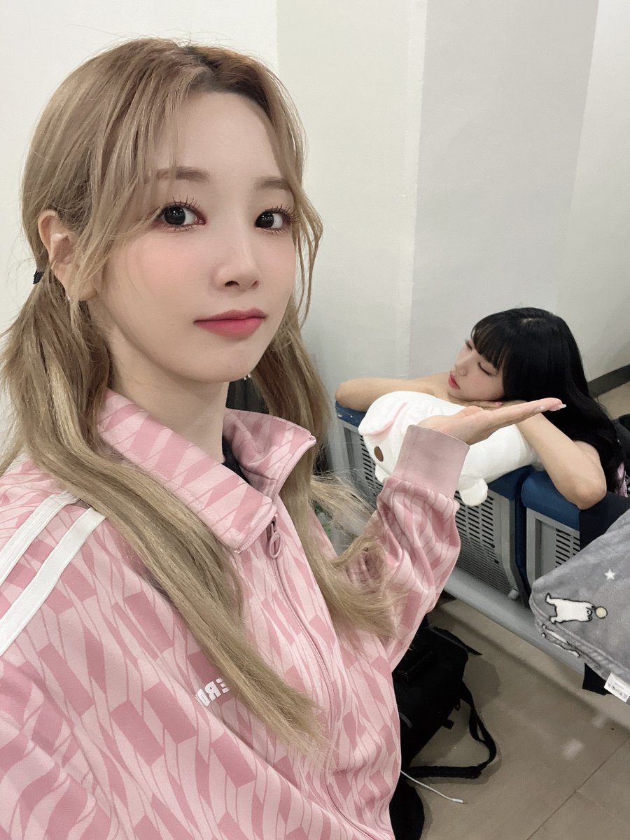 _EL7ZUPofficial's tweet photo. [🧩 #연희]

오늘의 여름언니와 연희!!
우리 뭐라고 부르면 좋을까요??😲

#엘즈업 #EL7ZUP #여름 #연희 #YEOREUM #YEONHEE https://t.co/HeSCUJAJhi