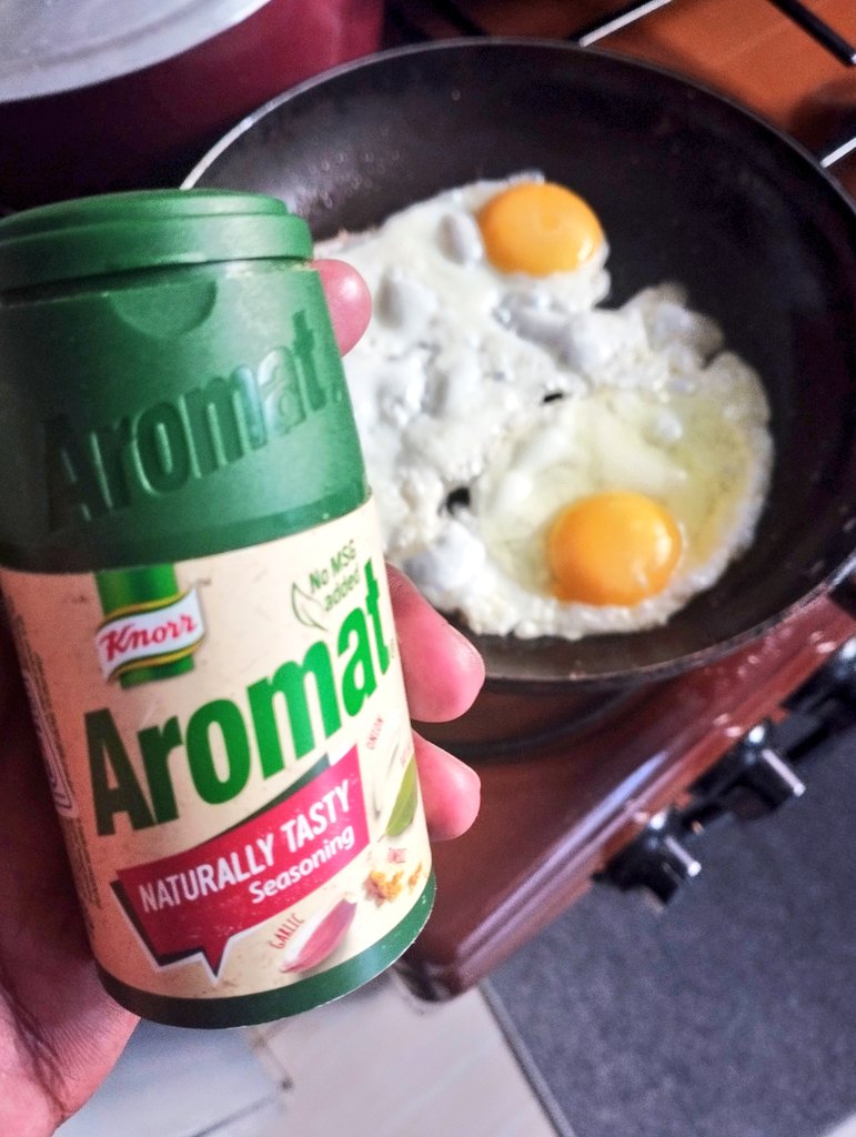 iWateba's tweet photo. Jana I was prepping some eggs and came across this in the hse... I didn't even know Aromat was back in the market! Those eggs slaaaaaped!
Took me back to the ' #ButWithAromat ' campaign days! Props to whoever the CD was behind that Ad. π
ππΏ https://t.co/dI6MrpRnAD