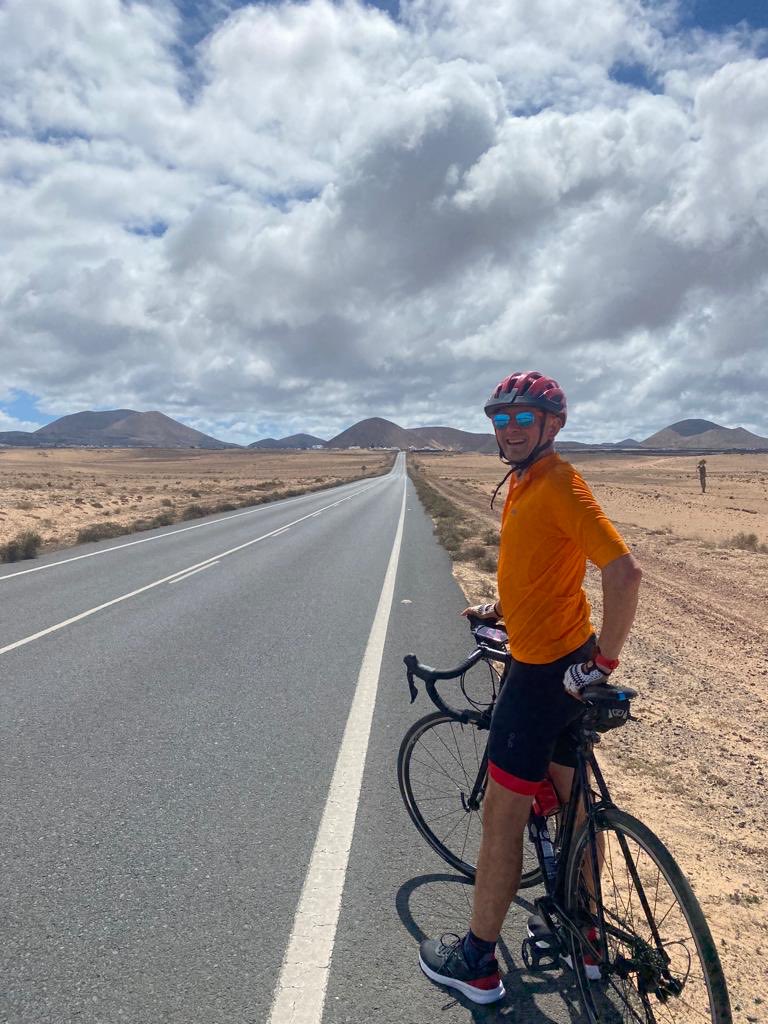 How long is this road? Very long indeed, especially on a road bike. From Lanzarote last week. #clublasanta