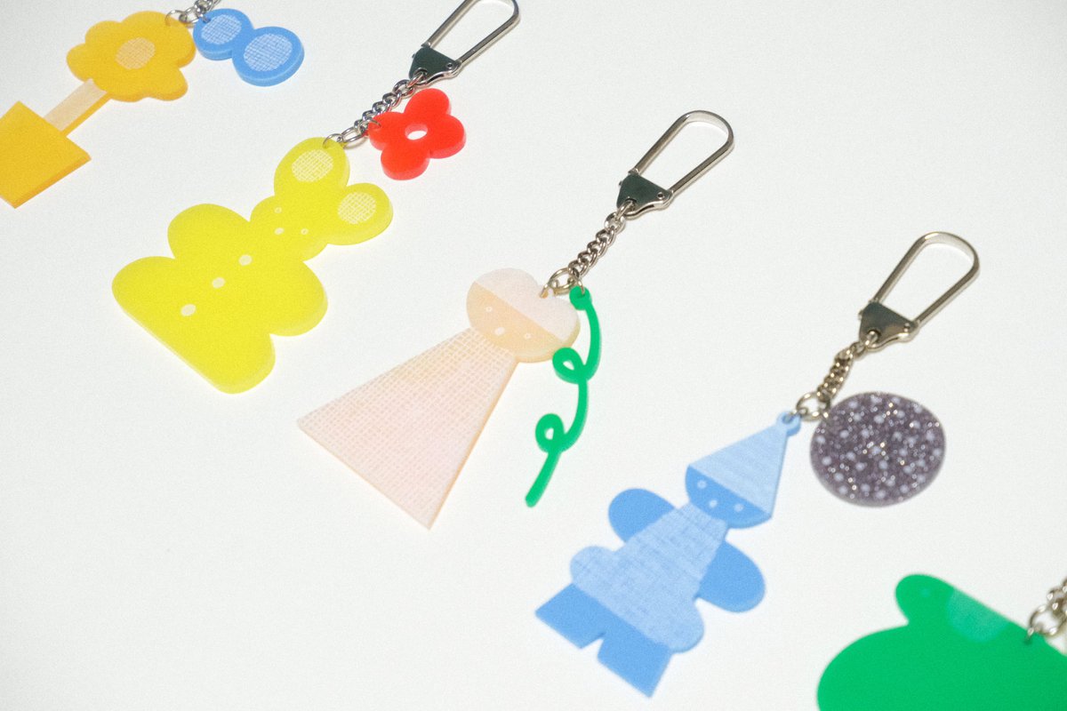 konpuitou's tweet photo. 【個展イベントのお知らせ】
土日限定で、オリジナルのアクリルストラップを作るワークショップを開催いたします！
出来上がったストラップは、個展のDMにもなっているおみやげ袋に入れてお持ち帰り頂けます。
パーツの数に限りがございますので、ぜひお早めに！
ご参加お待ちしております！ https://t.co/I0LQSpayIW