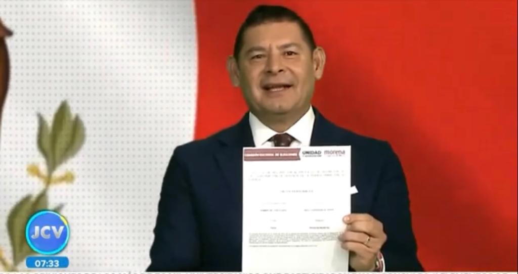 JCarlos_Valerio's tweet photo. Tras registrarse como aspirante a la Coordinación de la Defensa de la cuarta transformación en #Puebla, platiqué con el Senador @armentapuebla_ 

Hablamos del proceso y sus intenciones de gobernar el estado.

https://t.co/GbDFdQL24g https://t.co/4RQtFEMaii