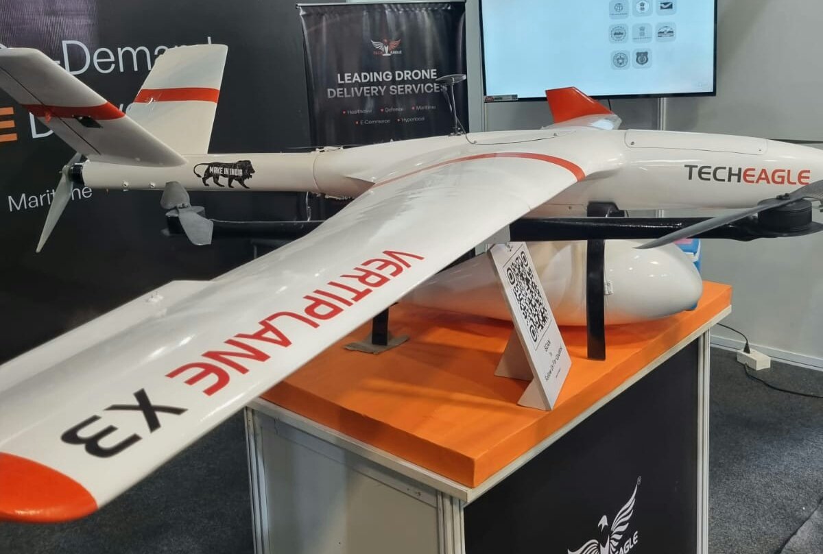'Vertiplane X3' developed by Lucknow-based #TechEagle on display at #BharatDroneShakti 2023.

Vertiplane X3 is the fastest hybrid e-VTOL cargo drone with a max speed of 120 kmph & a range of 100 km.

@dronefed #IADN