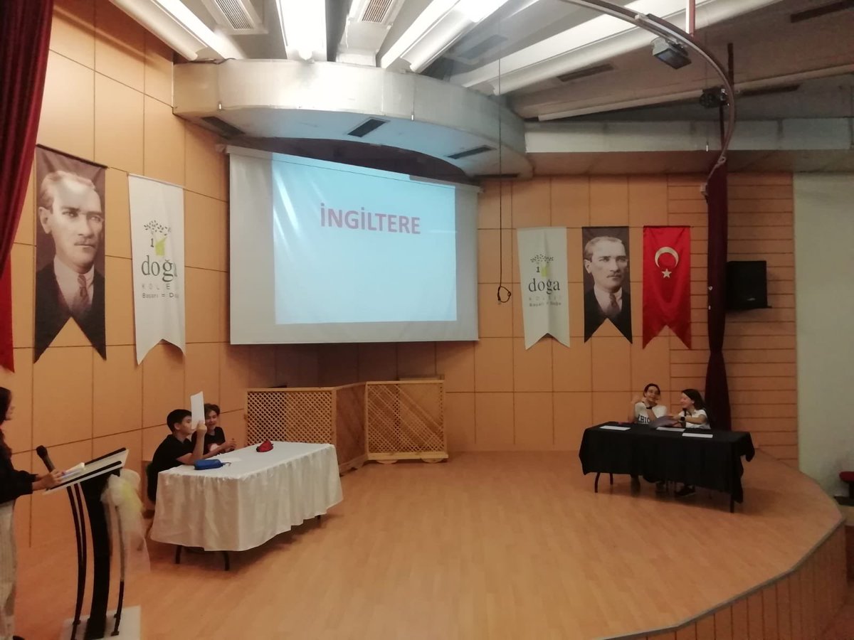 HamitlerDoga's tweet photo. 23 Eylül Sonbahar Ekinoksu hakkında düzenlediğimiz etkinliklerle farkındalık oluşturduk. Öğrencilerimiz Ekinoks konulu bilgi yarışmasında  ter döktüler. 🌓@DogaOkullari @cigdemkarakas16 @KvancBarlas @GuldemG @EsinAlty @SuniyeK @TopuzBurcu https://t.co/YSAaCuXagf