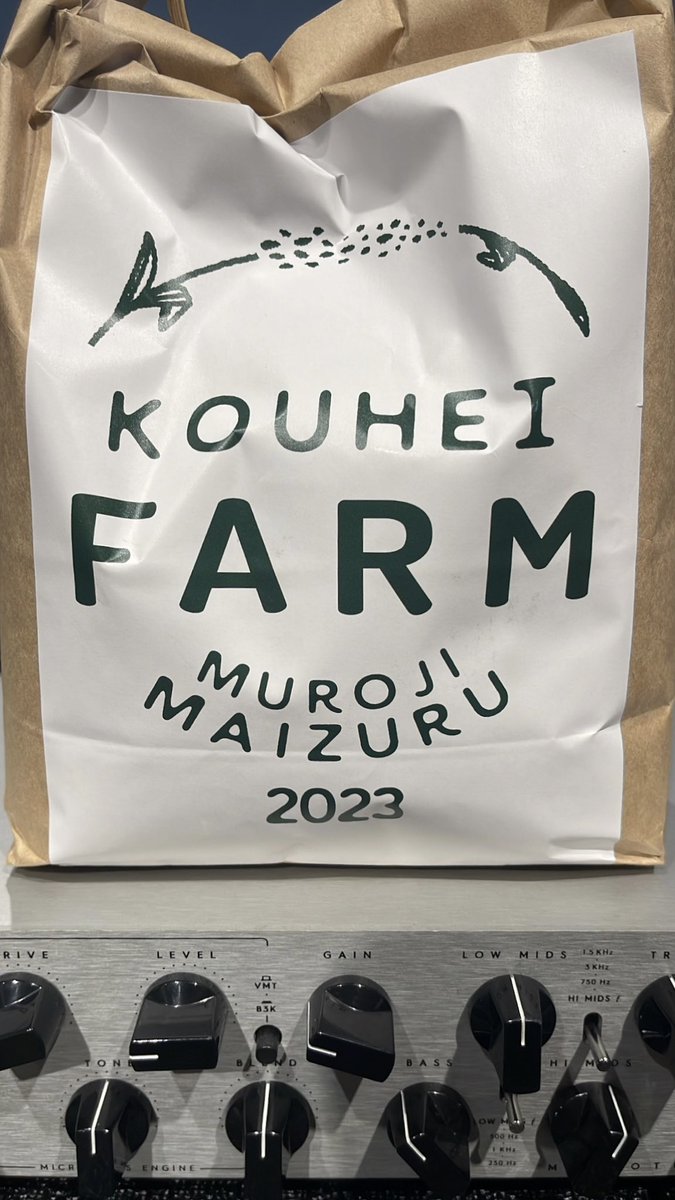 康兵さんに新米いただきました。
今日から家入レオさんツアーリハ。
#KOUHEIFARM
#京都府舞鶴市
#室牛　
#darkglasselectronics