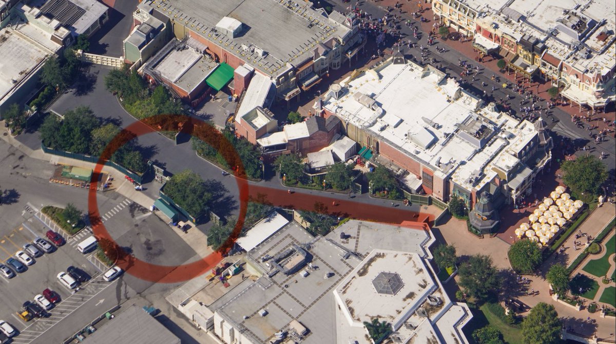ericthomaschu's tweet image. This is also the path and area where the #DisneyVIPTours lead their guests to their transportation vehicles to take them to other areas at WDW from the Magic Kingdom