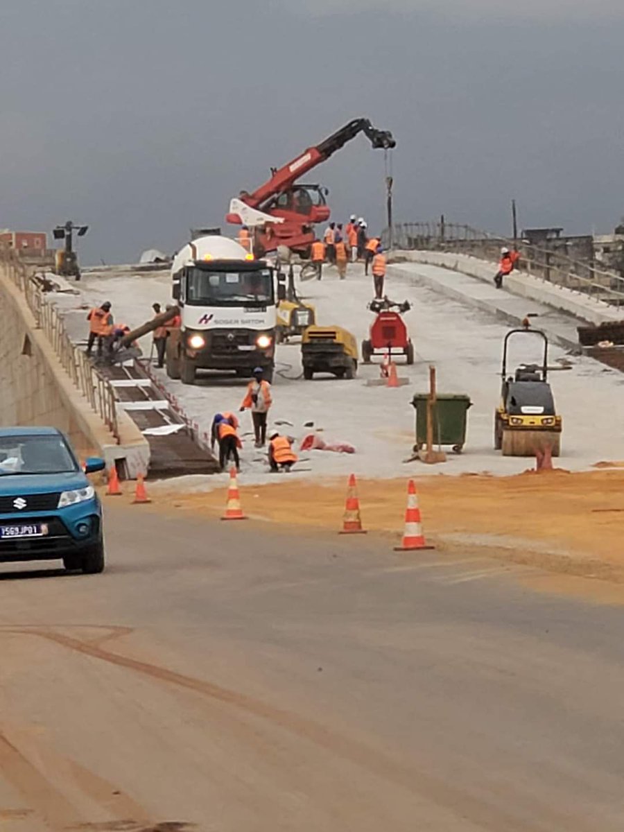 KassimDoumbia13's tweet photo. Les travaux de l''élargissement de la route sortie Ouest Yopougon en allant à Dabou en phase de finition ici Échangeur de Gesco Manutention..

#CMspirit
#AdoActions
#RhdpUneForce https://t.co/hBbdJlSwTK